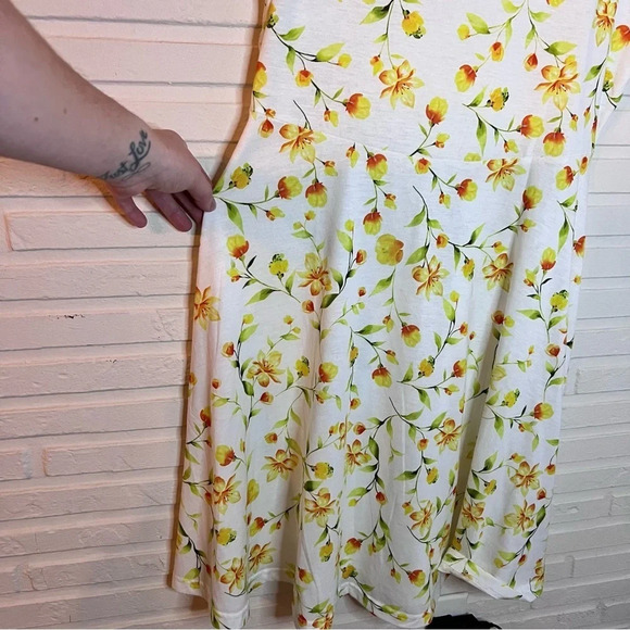 Microstar White Floral Flowy Swing Sun Mini Dress, Women’s Size Large - Picture 8 of 9